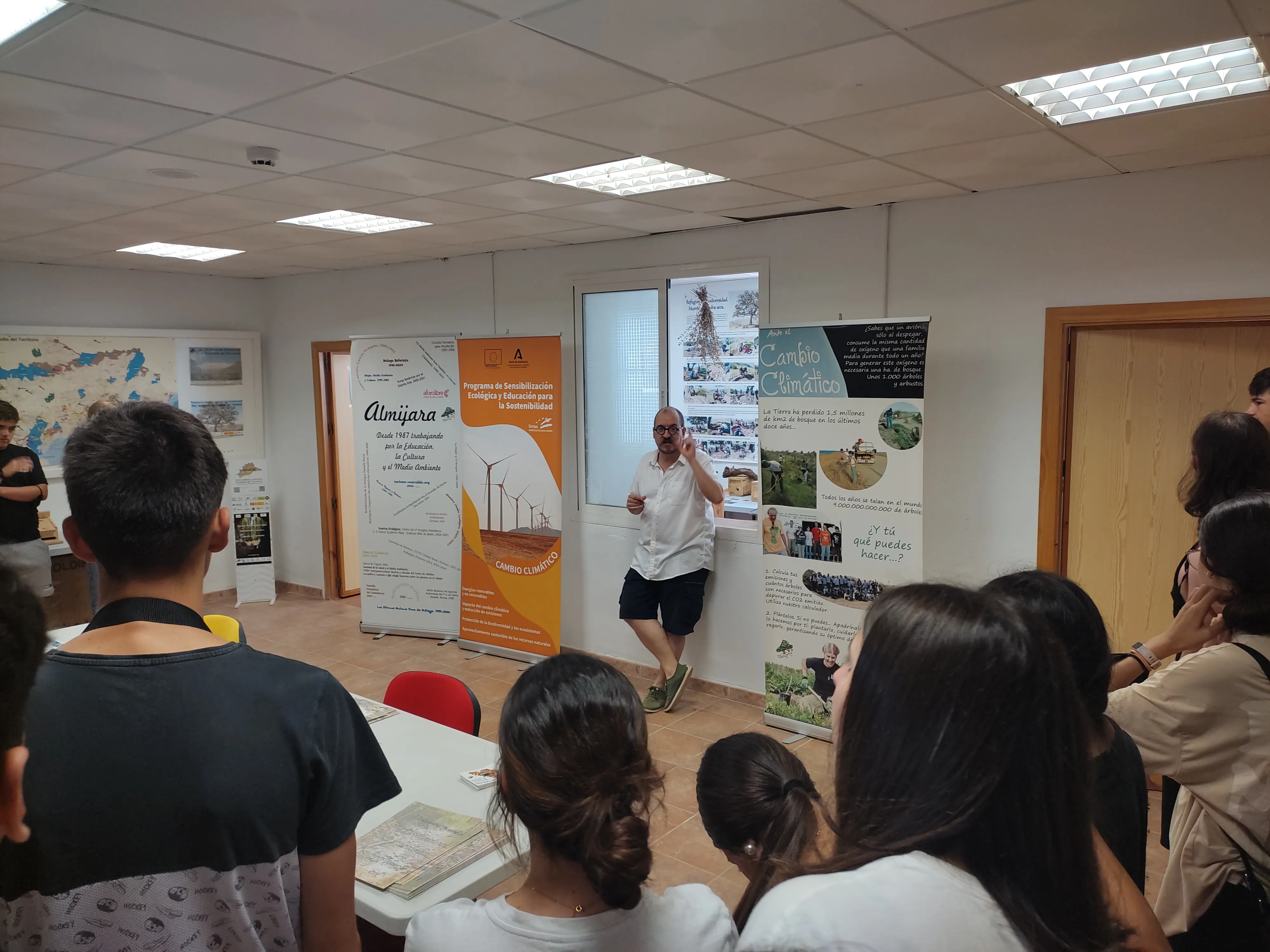 Asistentes del programa durante una visita a iniciativas y empresas sostenibles en Andalucía