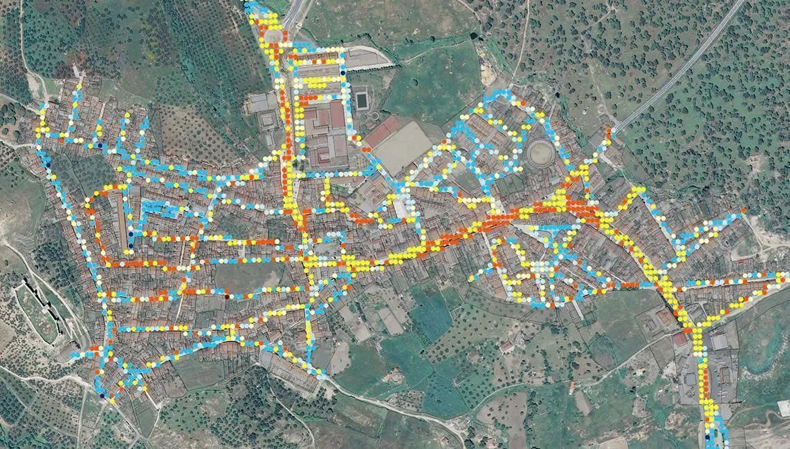 Plano de puntos de medida — niveles puntuales de iluminancia georreferenciados Mapa de puntos de medida de iluminancia — geolocalización GPS de cada medición luxométrica por calle