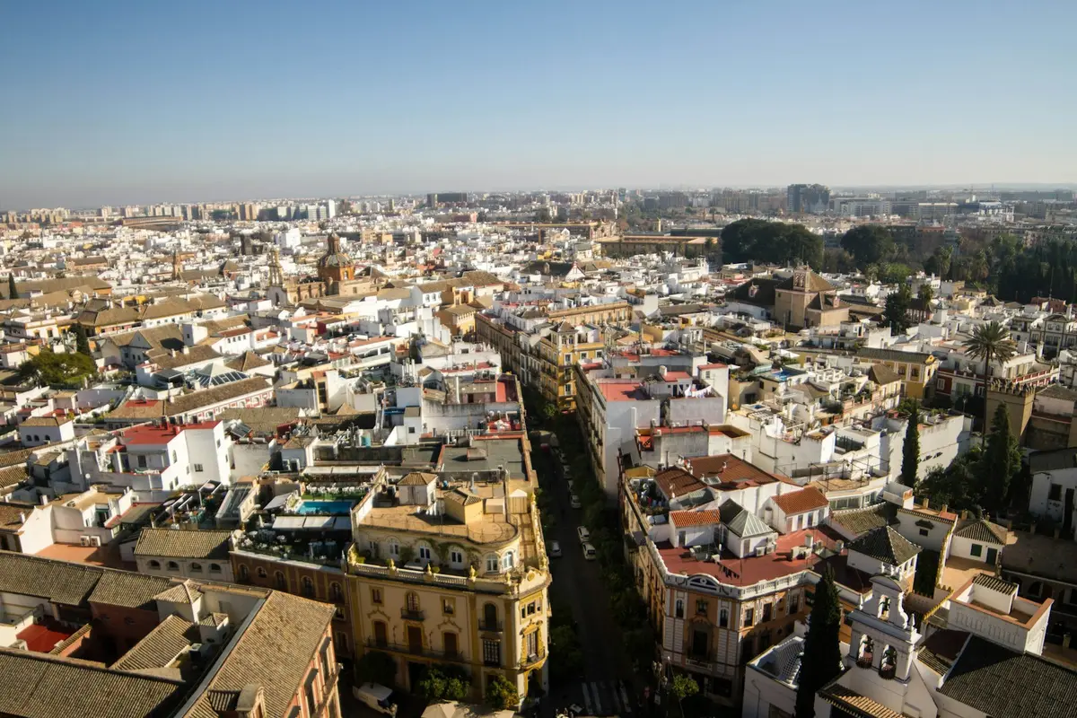 Vista aérea del centro de Sevilla, ciudad donde Green Globe tiene su oficina de consultoría ambiental para Andalucía occidental